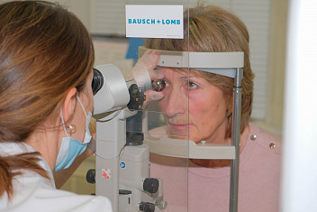 Прием для обследования наличия катаракты